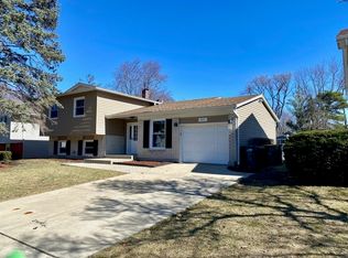 623 Macarthur Dr, Buffalo Grove, IL 60089
