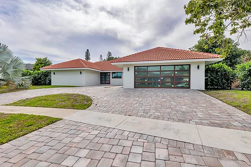 5924 Pinebrook Dr Photo 1