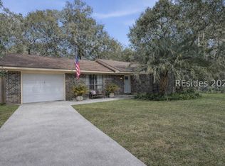 7 Woodbine Dr, Beaufort, SC 29907