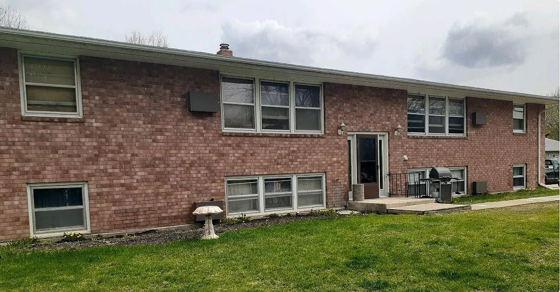 2 bed, 700 sqft, $930 — Photo 1