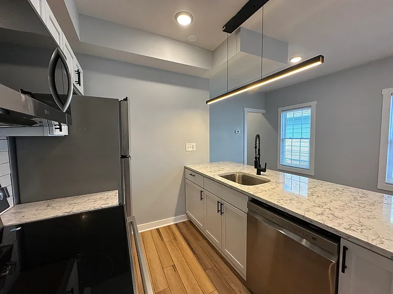 128 Caroline Ave #1 — Photo 31