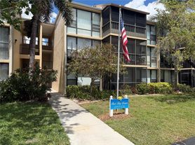618 Bird Bay Dr S, Venice, FL