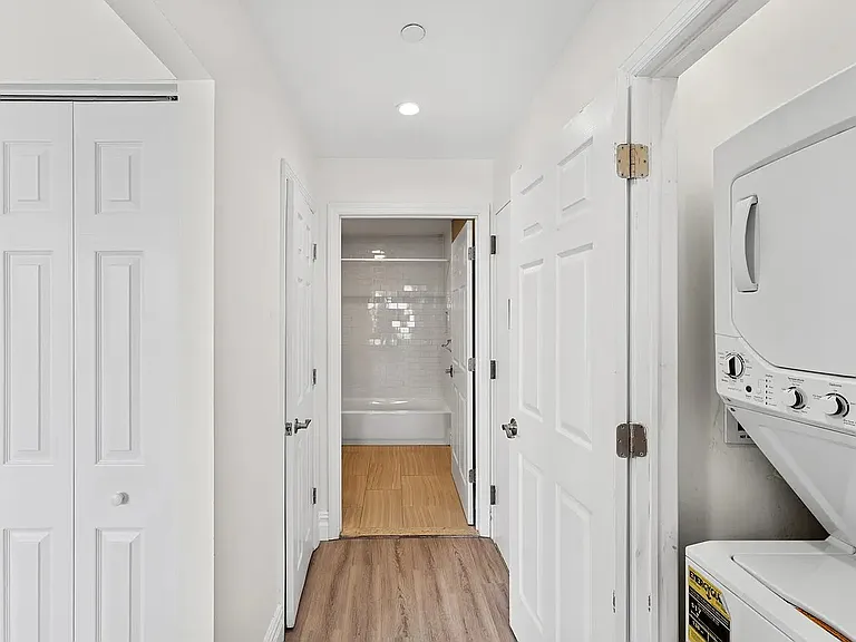 135-46 Grand Central Pkwy #4A — Photo 9
