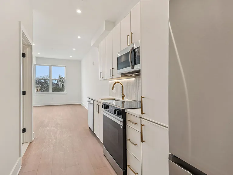 20 West — Photo 152