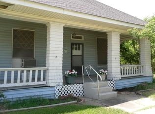 705 N Allyn Ave W, Mount Calm, TX 76673
