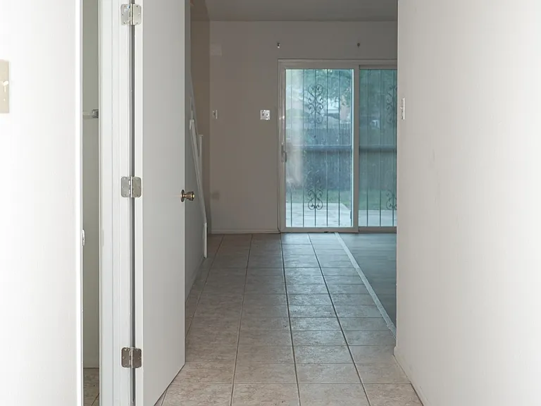 8011 Sunshine Trail Dr — Photo 43