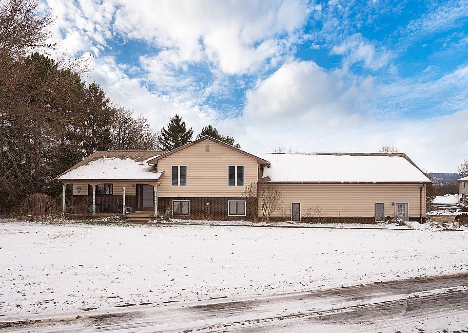1st image of 9022 Skylane Dr