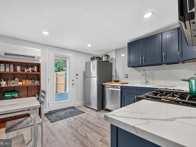 1611 Clarkson St — Photo 13