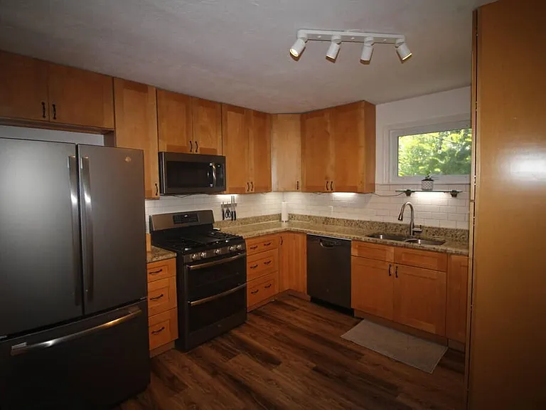 818 Ona Dr — Photo 9
