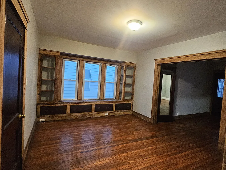 Dining room with build-ins