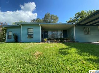703 Anaqua Ave, Victoria, TX 77901