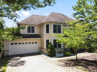 540 Eagle Dr, East Stroudsburg, PA 18302