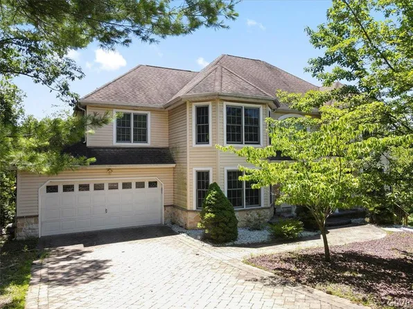 540 Eagle Dr, East Stroudsburg, PA 18302