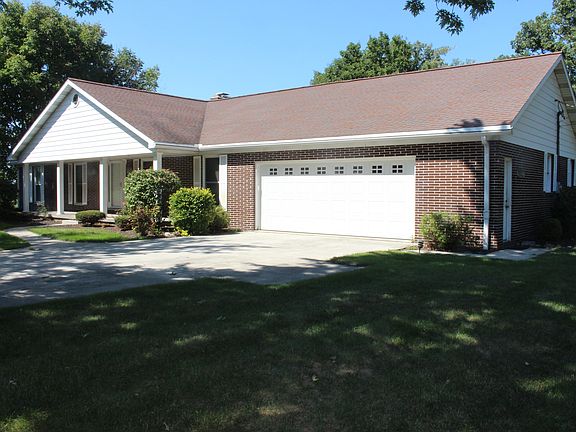 3rd image of 950 Country Club Dr