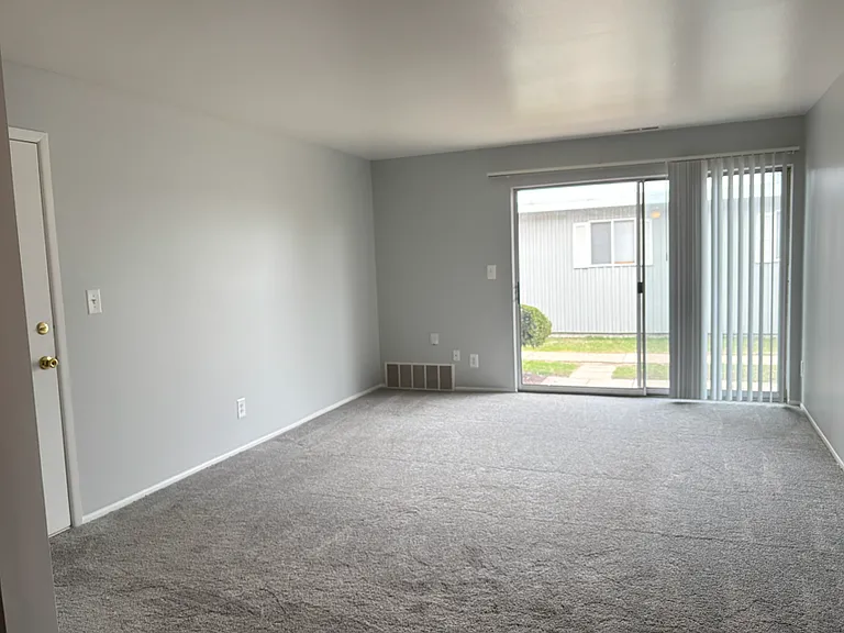 Embassy West Apartments — Photo 24