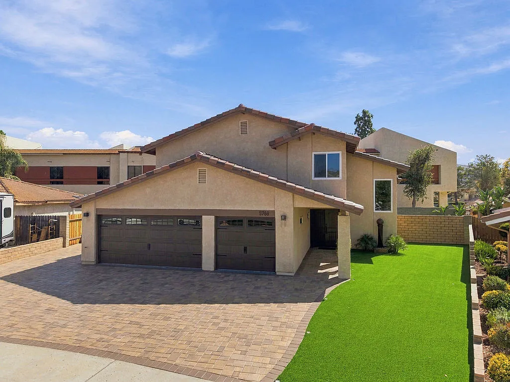 5 bed, 2046 sqft, $6,995 — Photo 2