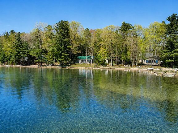 3rd image of 4658 Lakeview Dr