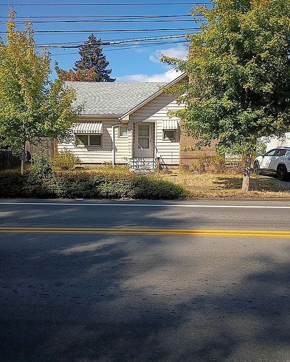 1st image of 202 E 39th St