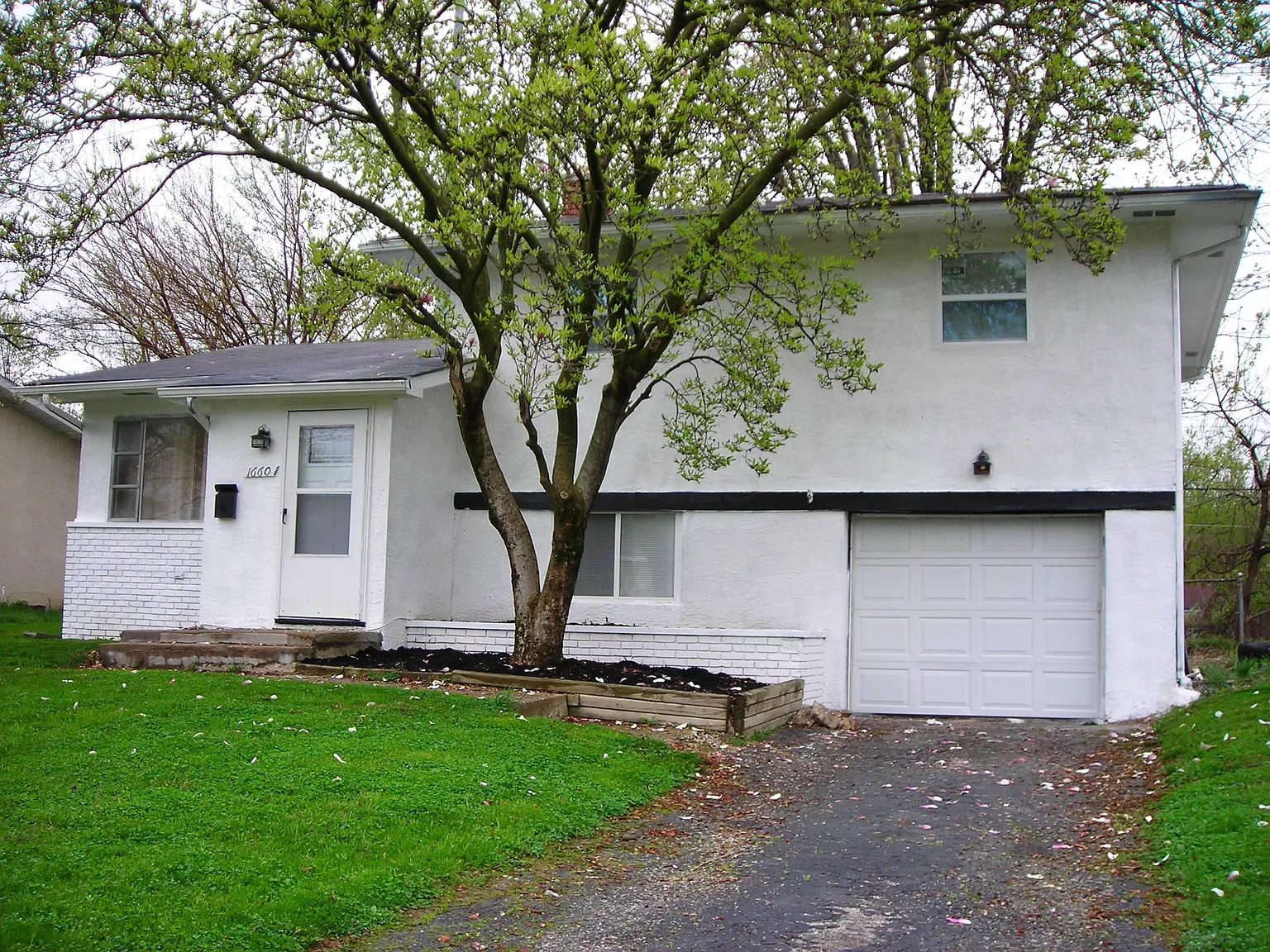 1660 Bostwick Rd photo 1