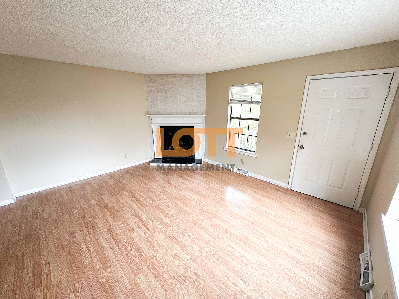 2 bed, 1.5 bath, 1000 sqft, $1,200 — Photo 4