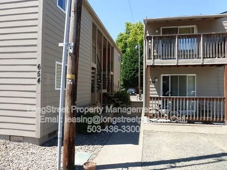 644 SW 7th St #6 — Photo 2