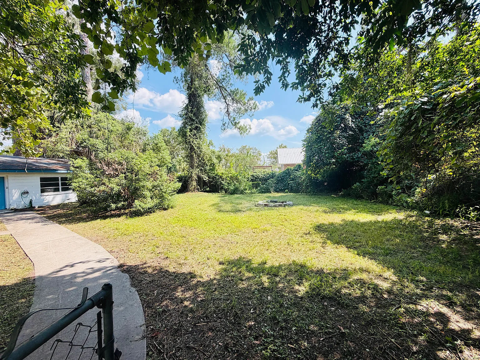 3 bed, 1.5 bath, 1700 sqft, $1,700 — Photo 2
