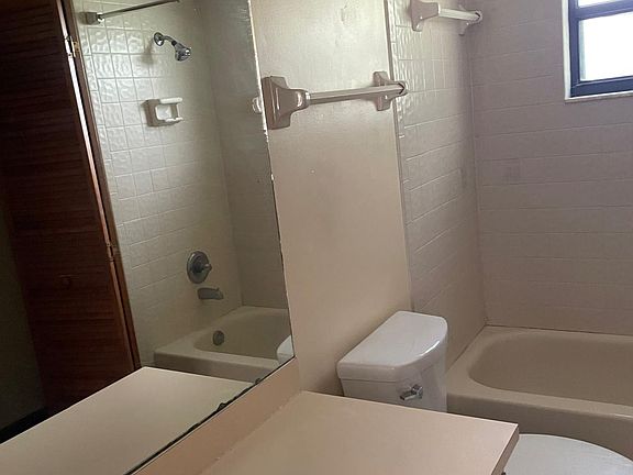 5th image of 6301 Highland Gardens Ct