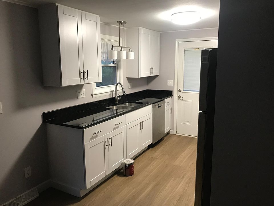 2nd image of 105 W Areba Ave