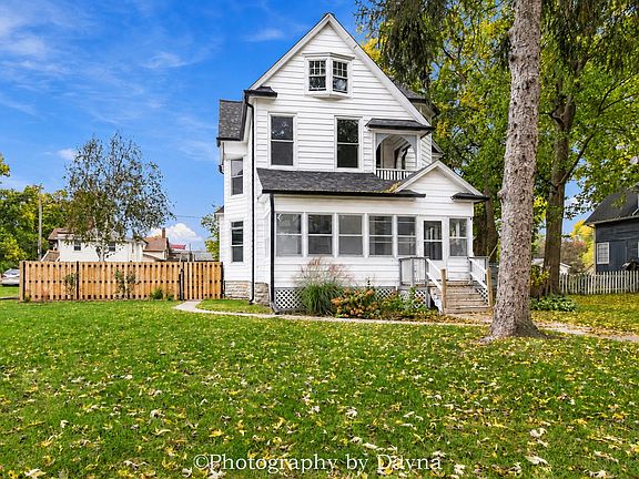 2nd image of 111 N Maple St