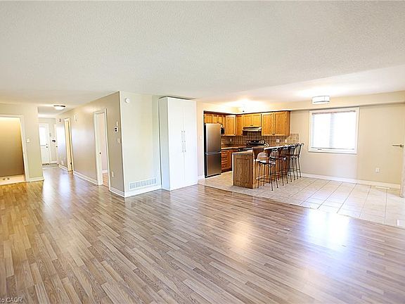 4th image of 2 Harbour Dr #9