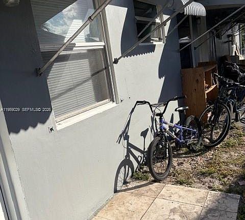 5th image of 1913 Gardenia Rd