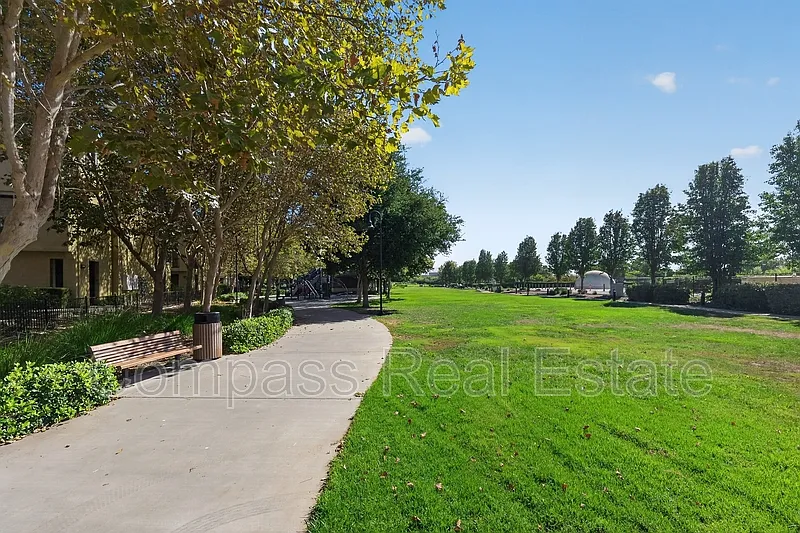 3 bed, 2.5 bath, 1462 sqft, $4,400 — Photo 3