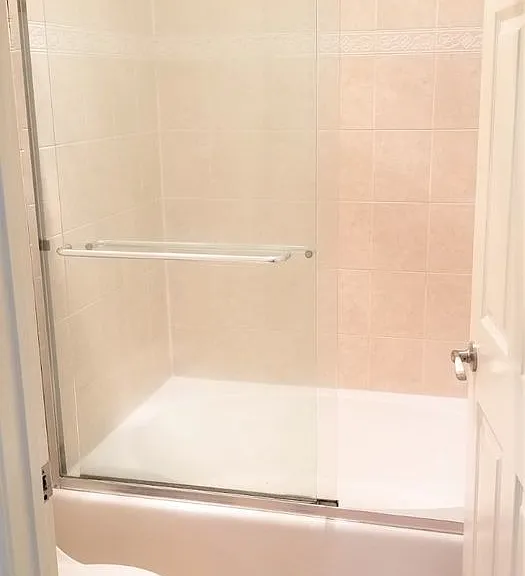 1031 N Crescent Heights Blvd — Photo 12