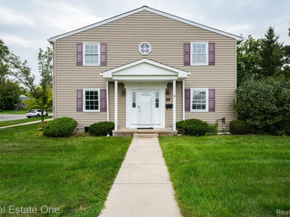 42500 Lake Success Dr, Northville, MI 48167