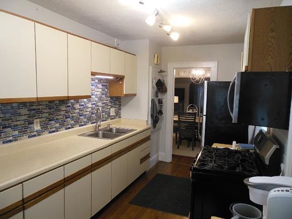 3rd image of 1618 Grant Ave