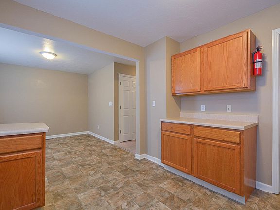 5th image of 3903-3903 S Cramer Cir #3915
