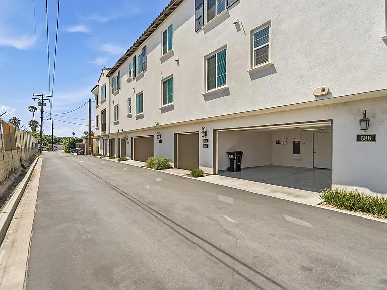684 Panorama Ln — Photo 35