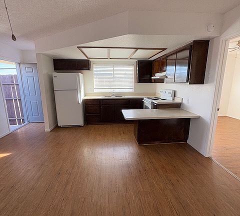 4th image of 5020 S La Calzada Dr #2