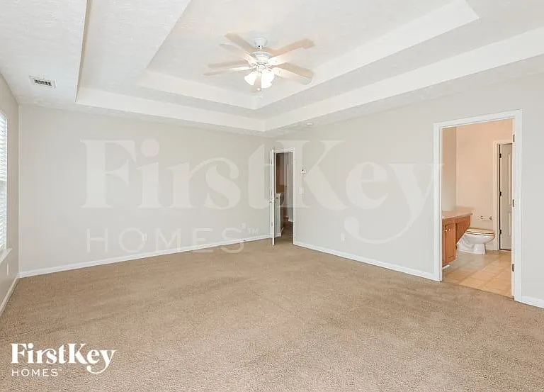 4447 Chester Ln — Photo 8