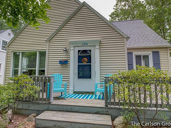 3rd image of 2206 Monroe Ave NW