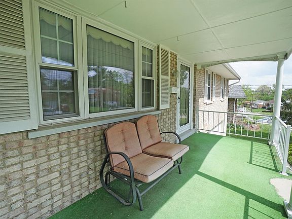 3rd image of 286 Beechridge Dr