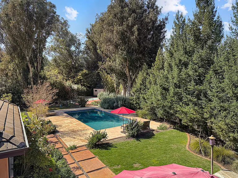 1526 Hillview Dr — Photo 32