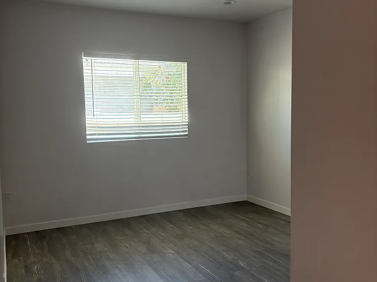 6733 Morella Ave — Photo 9