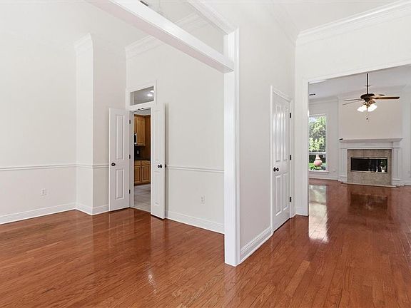 4th image of 799 Libby Ln