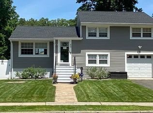 68 Neptune Pl, Colonia, NJ 07067