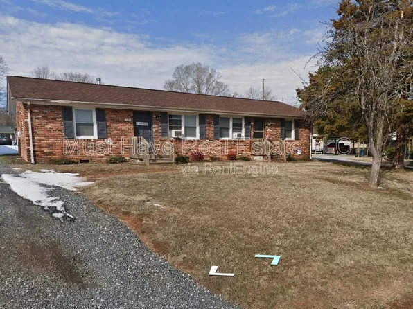 137 18th St NW #2, Hickory, NC 28601