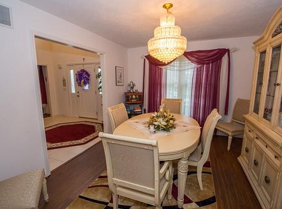 5th image of 18190 Courtland Dr