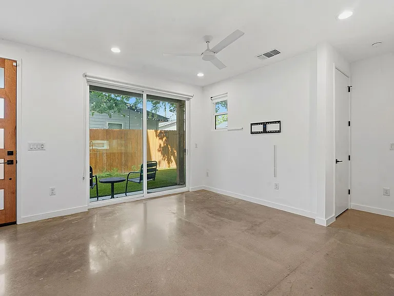 1707 Deloney St #2 — Photo 3