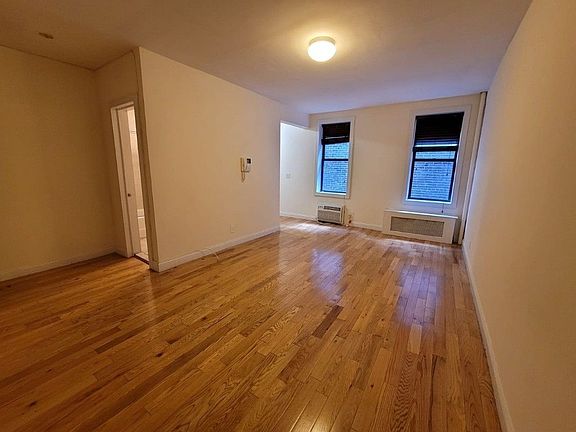 5th image of 160 E 28th St APT 2D