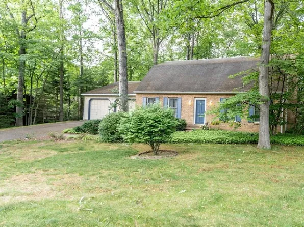 207 Canterbury Dr, State College, PA 16803